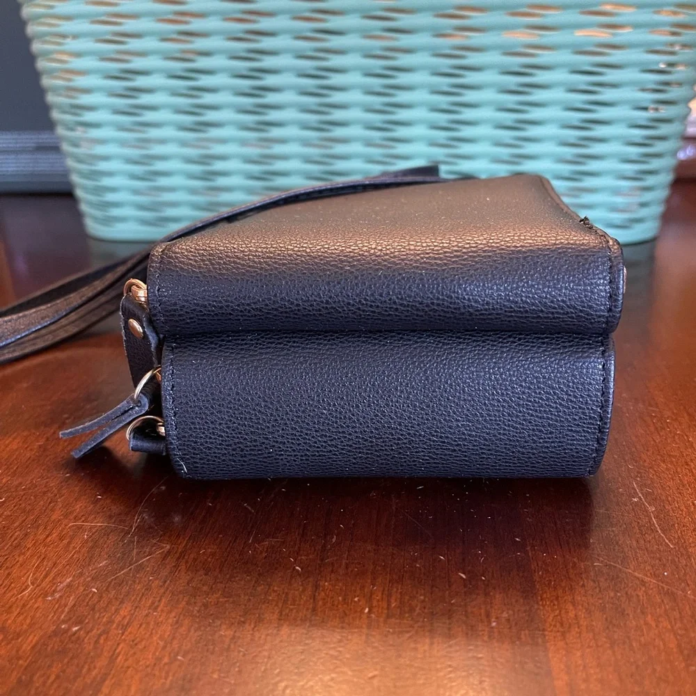 Women’s Multi Pockets Zippers Mini Crossbody Bag - Picture 8 of 11